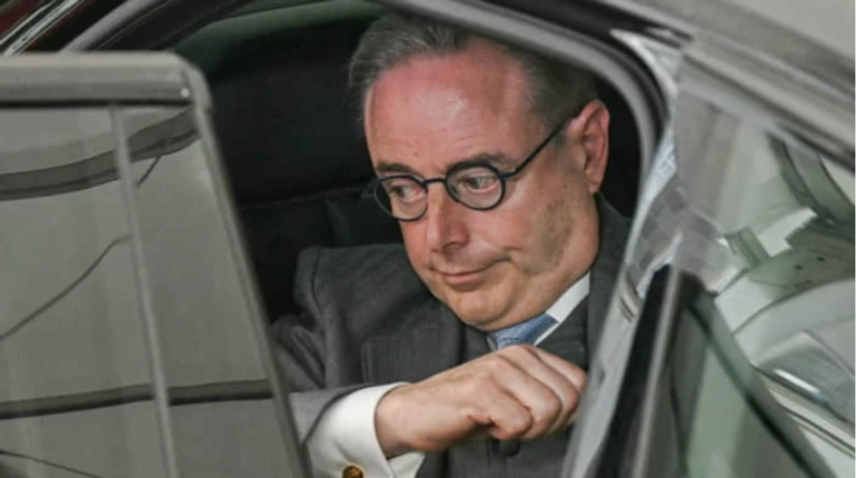 Националист, сепаратист, прагматик. Все о премьере Бельгии, который блокировал деньги для Украины