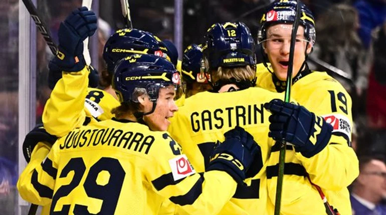 Сборная Швеции разобралась с Латвией на пути к полуфиналу молодежного чемпионата мира