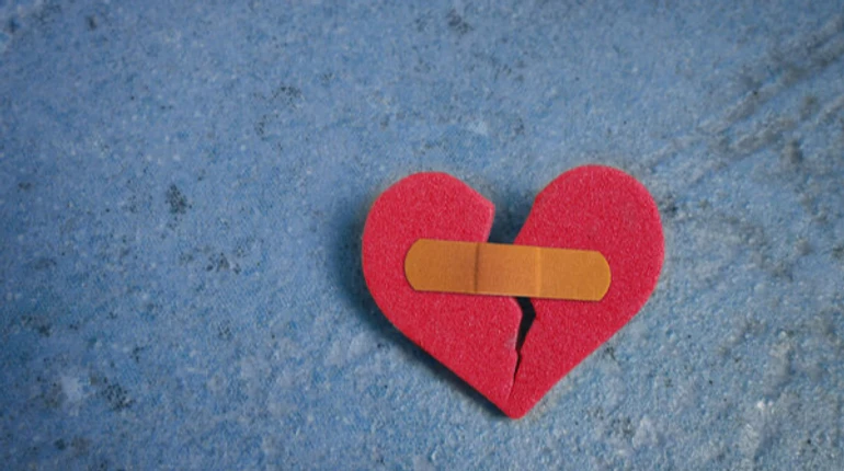Як підтримати людину, яка втратила коханого, в День Святого Валентина: пояснюють психологині