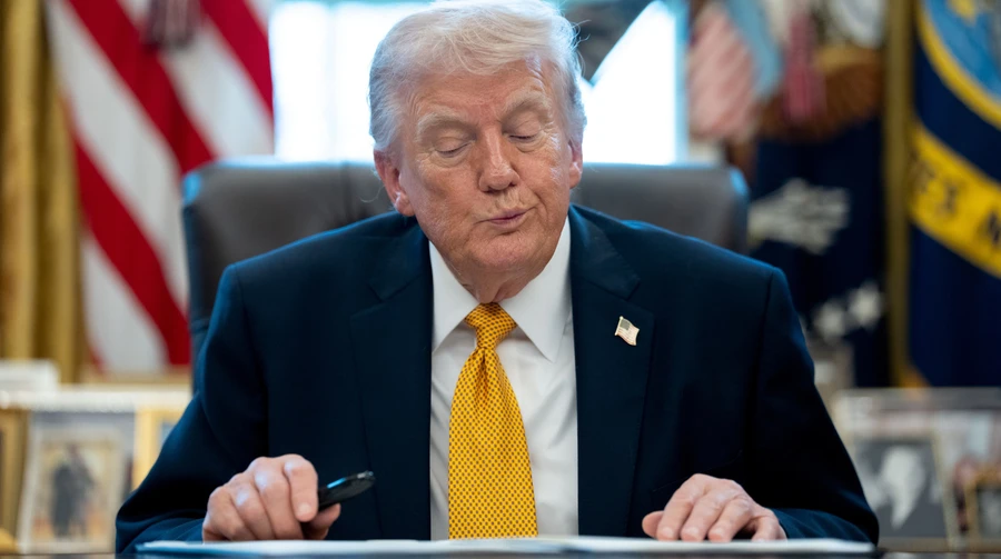 AP: Різкі зміни рішень Трампа щодо військ у Європі коштували мільйони доларів і деморалізували військових