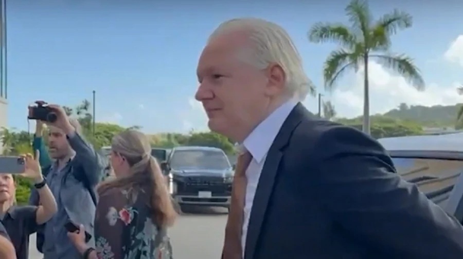 Засновник WikiLeaks Ассанж вийшов з зали суду вільним