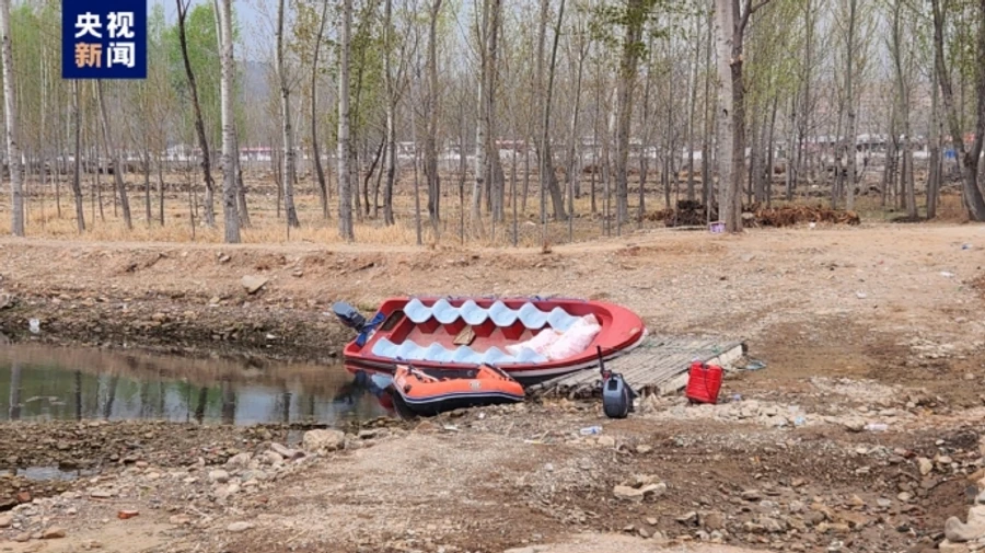 У Китаї перекинувся екскурсійний човен, загинули 12 людей