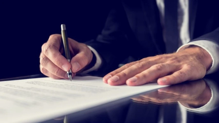 Partner of Russian businessman sues Ukrainian journalists