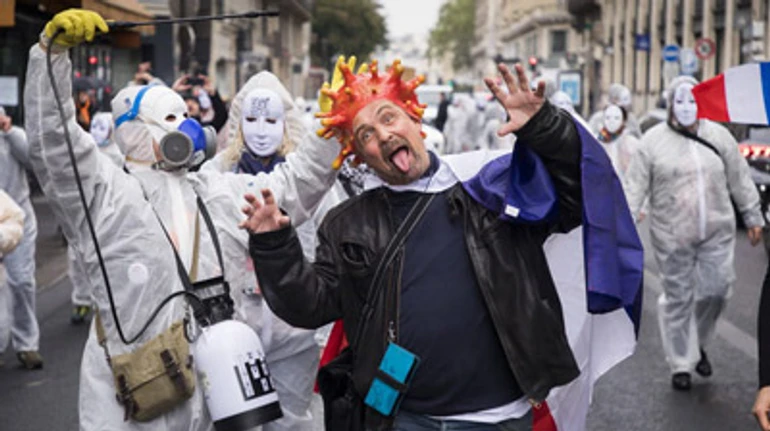 Вакцинний націоналізм: які проблеми виявила кампанія щеплень в ЄС