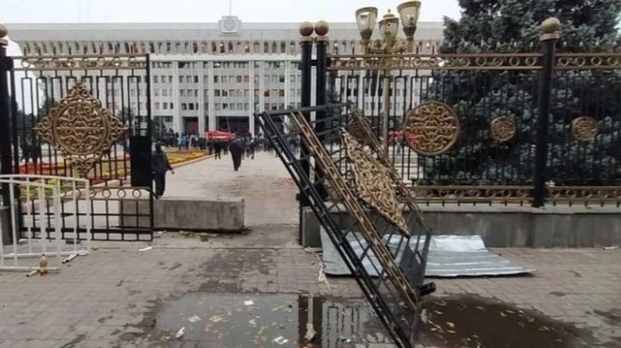 Во время протестов в Кыргызстане пострадали более 750 человек