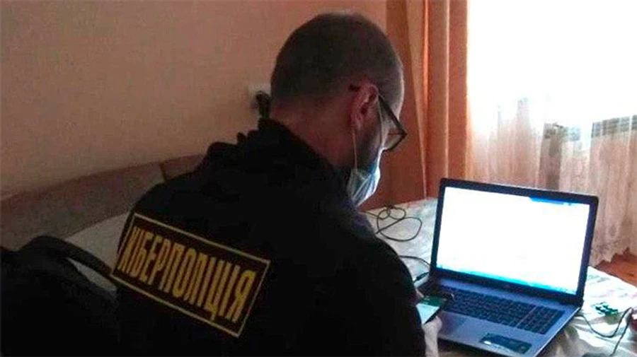 Полиция поймала мужчину, который украл почтовый ящик одного из телеканалов