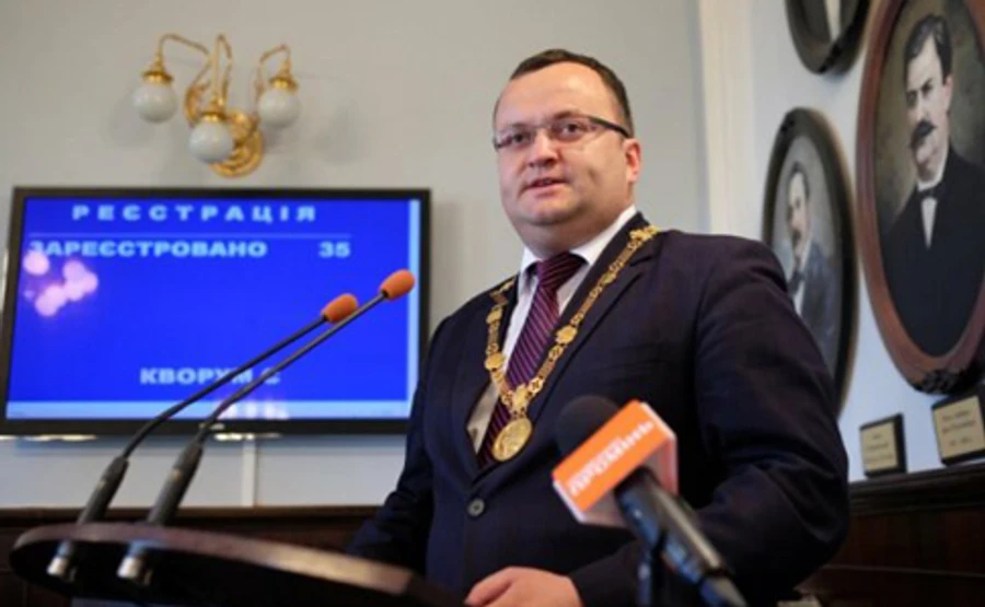 Відновлений судом мер Чернівців отримав чверть мільйона компенсації за відставку