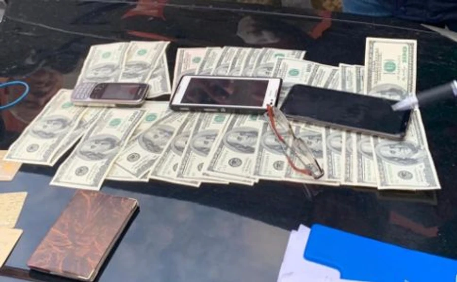 Чиновника з космічного агентства викрили на хабарі від підприємця