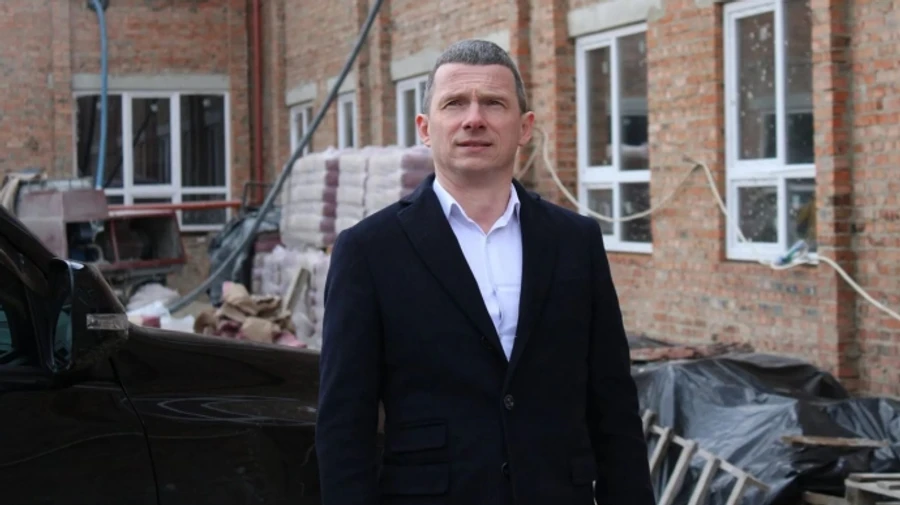 Семья депутата, который смывал доллары в унитаз, обросла недвижимостью и бизнесом на миллионы гривен – СМИ