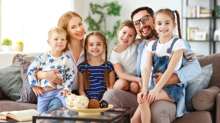 Що більше, то краще? Вчені з'ясували, як кількість дітей впливає на психологічний стан батьків