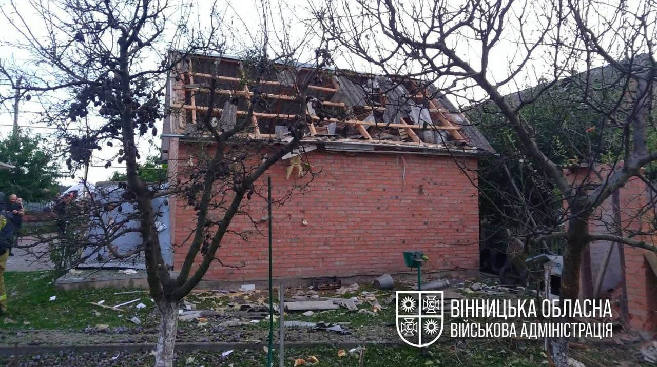На Вінниччині повідомляють про падіння уламків БпЛА: двоє людей постраждали