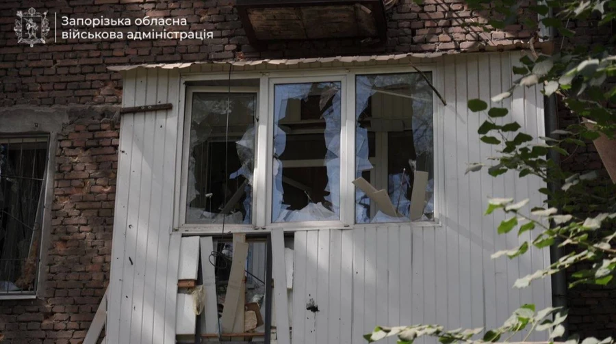 Оккупанты ударили по Запорожью: 5 пострадавших, повреждены многоэтажные дома и детсад
