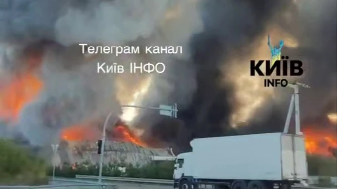 На Київщині через ворожі БпЛА горять склади, пошкоджено будівлі підприємства