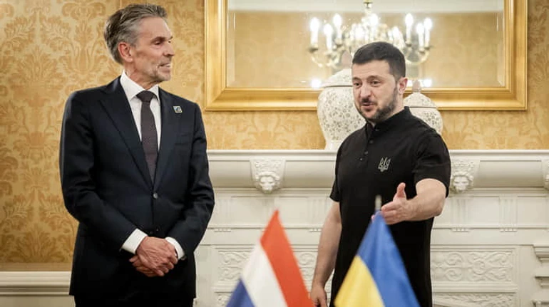 Втеча ультраправих: чому розвалився уряд у Нідерландах і що це означає для України