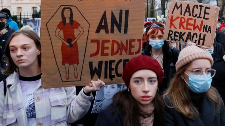 Аборти, які розкололи владу Польщі: чому коаліція Туска тріщить через традиції