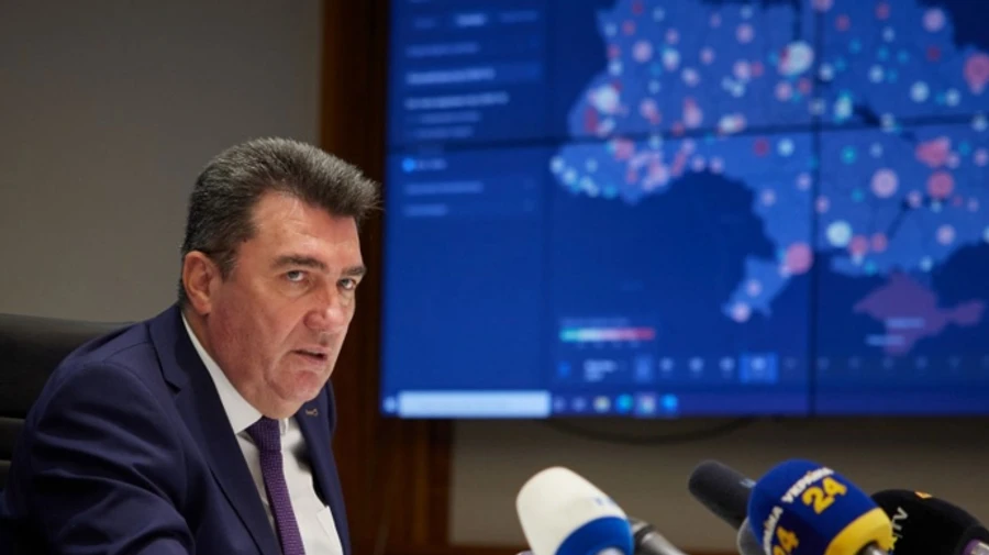 Украинцы землей не делятся, они в нее закапывают − Данилов