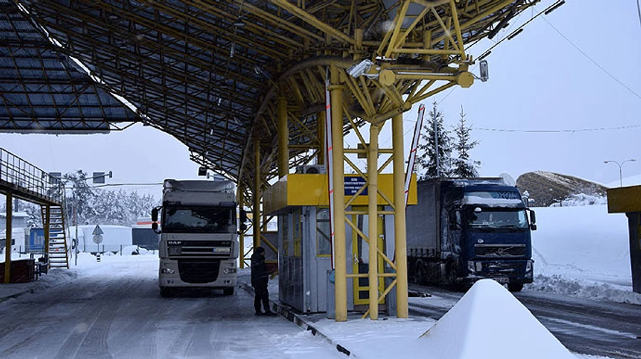 У черзі на кордонах України стоять понад 4 тисячі вантажівок − ДПСУ