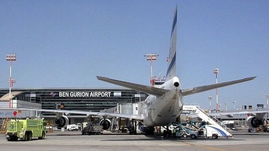 Third evacuation flight with Ukrainian citizens leaves Tel Aviv airport 