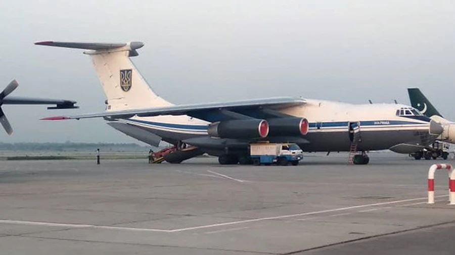 Украинский самолет вылетел из Кабула