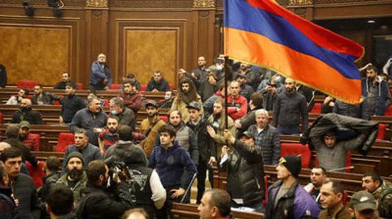 Капитуляция Армении: что меняет российское соглашение по Карабаху и чем оно грозит Украине