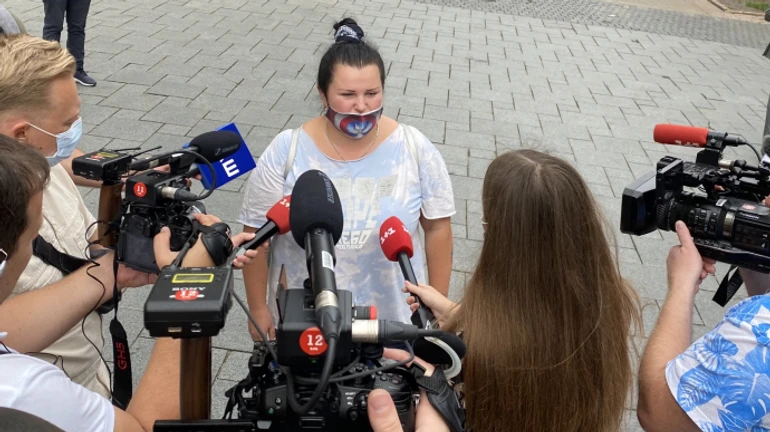 Оля Полякова та alyona alyona прийшли мітингувати під Кабмін