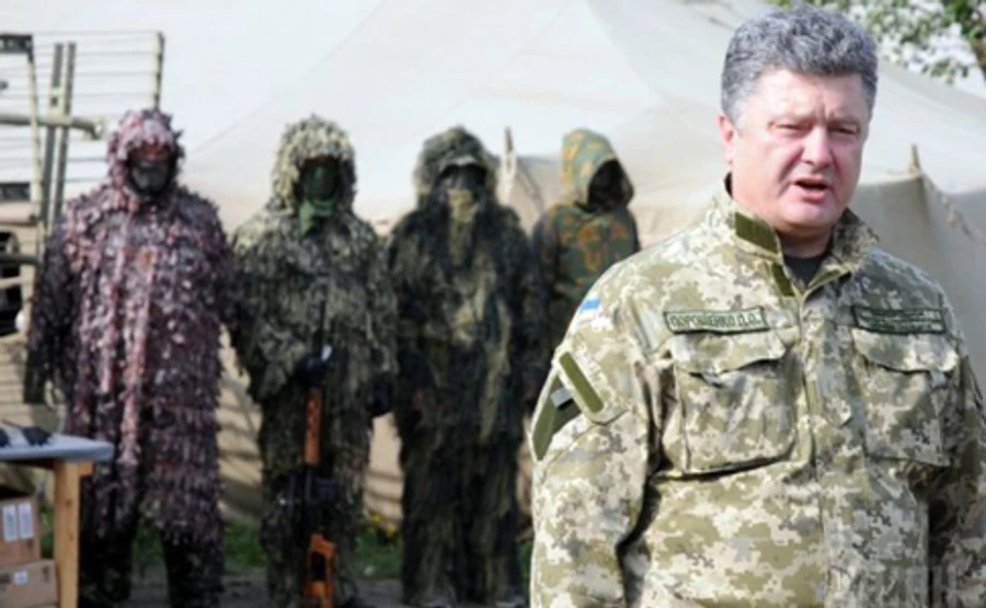 Порошенко розповів, як йому врятували життя у зоні АТО