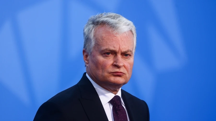 Lithuanian president's plane circled Vilnius for two hours due to drone in airspace