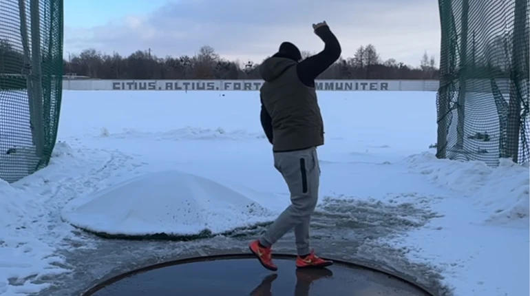 Молот сквозь мороз: Кохан показал свою тренировку при сильном холоде