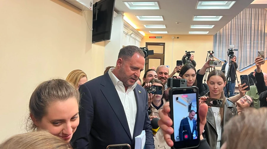 Суддя пішов до нарадчої: у ВАКС повідомили, коли чекати запобіжного Єрмаку