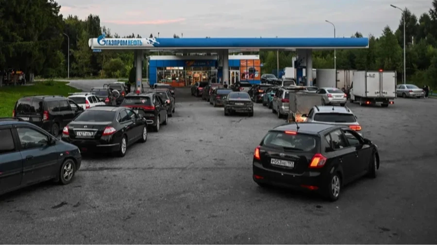 Russia hit by new wave of fuel crisis