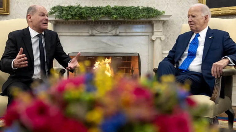 Спасти помощь Украине: как Олаф Шольц убеждал США возобновить помощь Киеву