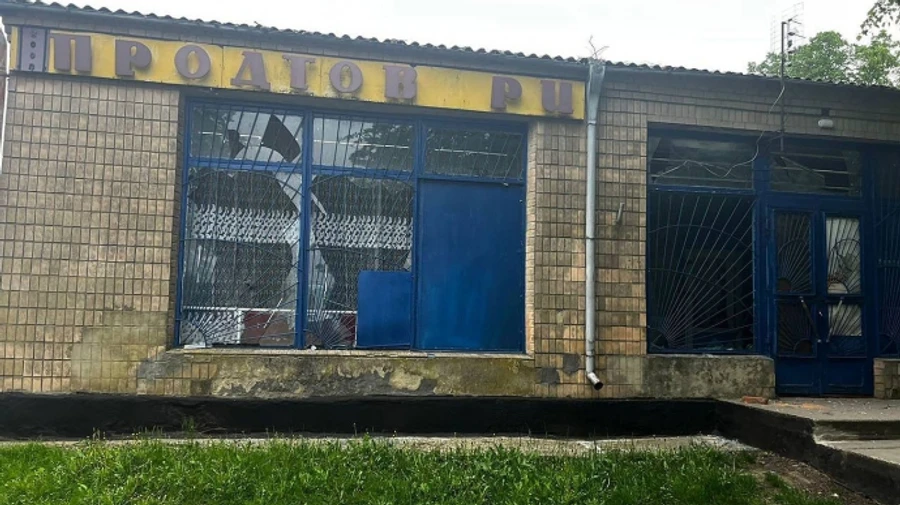 Дронова атака: на Київщині пошкоджено адмінбудівлю, будинок і магазин