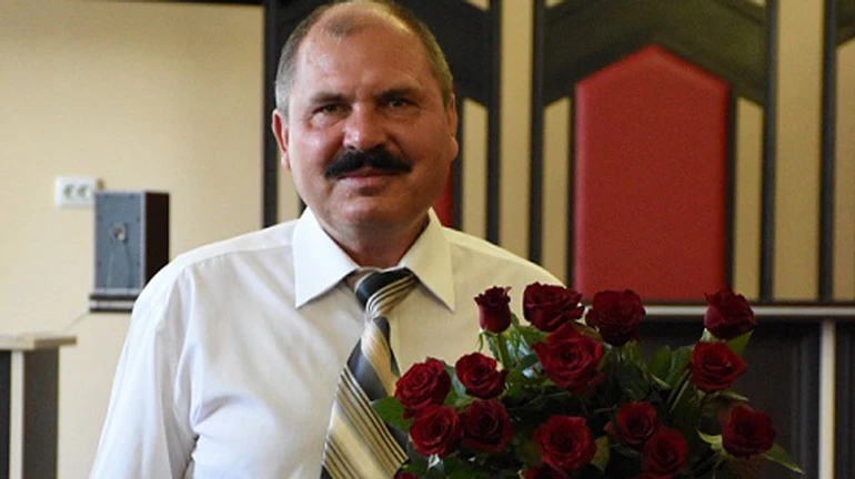 Суддя, який побив колегу і жив у нарадчій кімнаті, пішов у відставку з пожиттєвим утриманням – ЗМІ