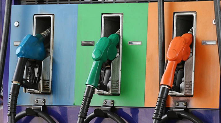 Налоги на горючее возвращаются: когда это произойдет и насколько вырастут цены на АЗС