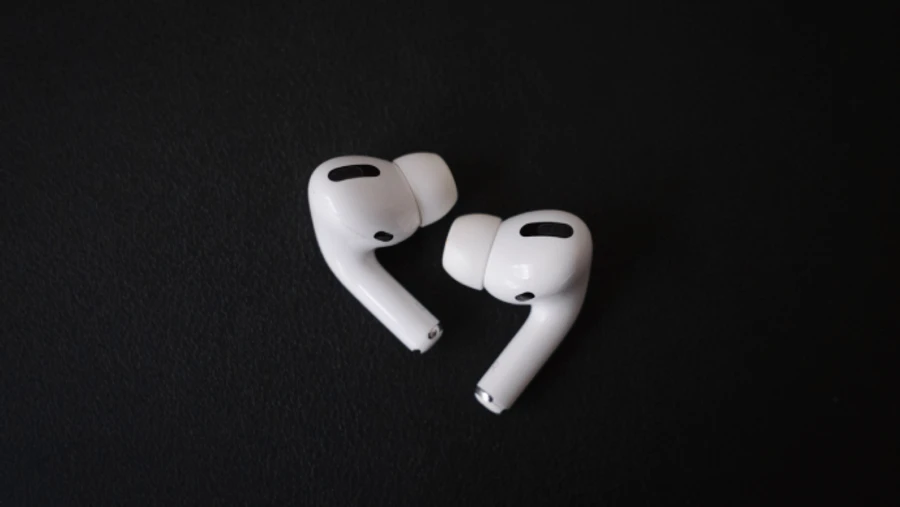 Завдяки одному окупанту-мародеру з Air Pods українці відстежують переміщення військ РФ