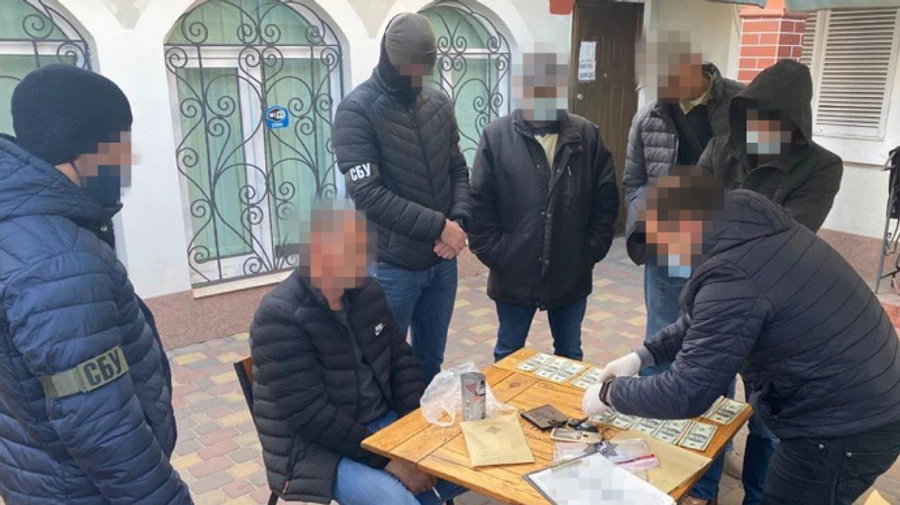 Киевлянин торговал фальшивыми долларами премиум-качества – СБУ