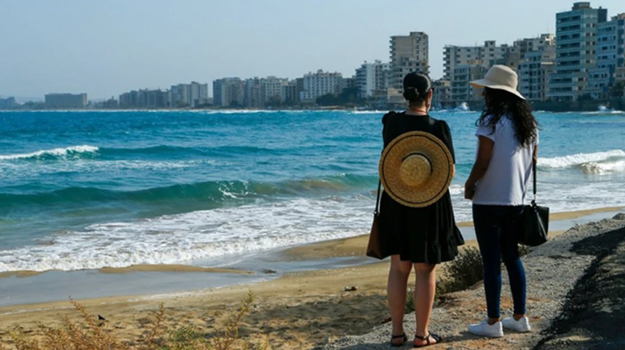 Кіпр вийшов з локдауну, впровадивши коронапаспорти