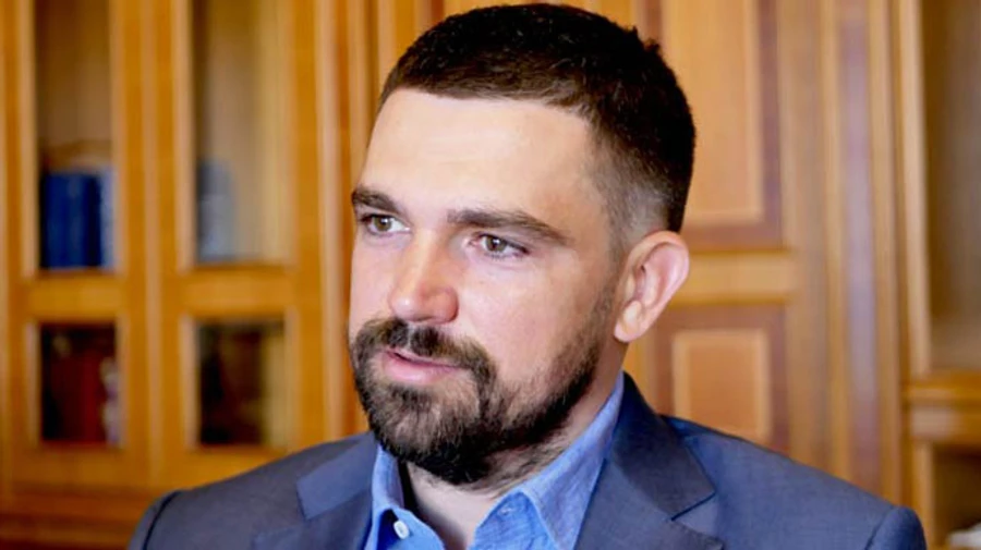 Зеленский может уволить из офиса президента давнего друга семьи – источники