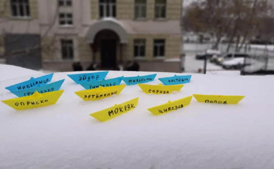 Суд Москвы продлил арест пленным морякам до осени