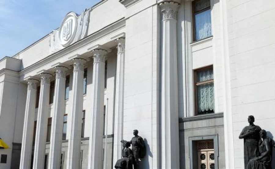 До Ради проходять чотири партії, ще три – на межі