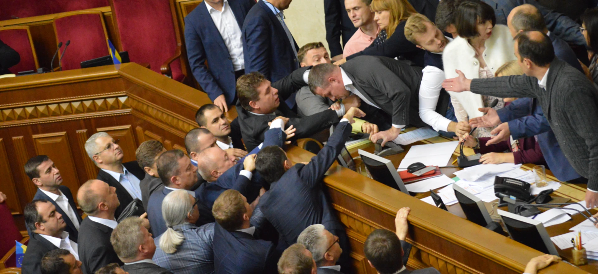 Мир окремо, війна окремо. Як Порошенко і Турчинов повертали Донбас