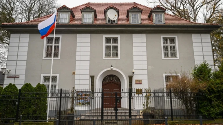 Польша решила не выгонять силой россиян из здания закрытого консульства в Гданьске – СМИ