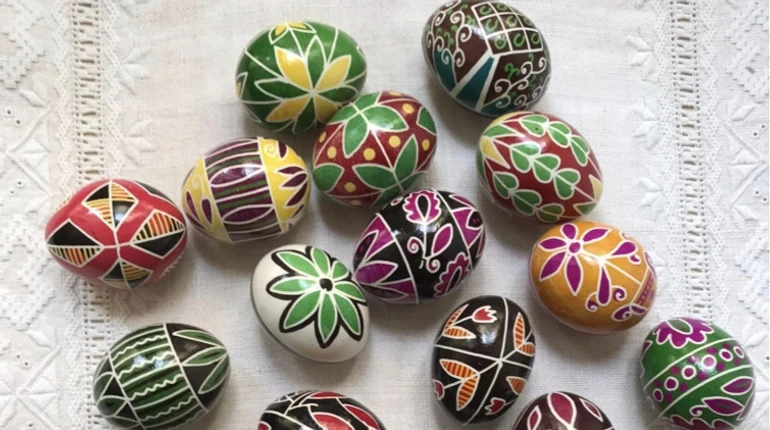 Не знаете, что нарисовать на писанке к Пасхе? 12 простых символов для начинающих