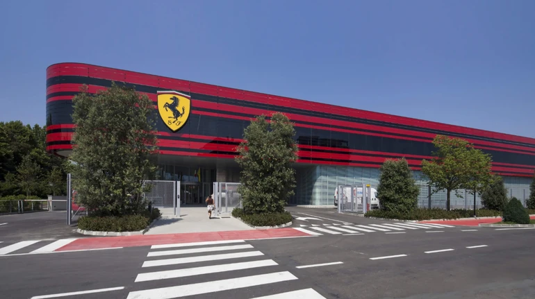 Перший електричний суперкар Ferrari коштуватиме близько €550 000 – Bloomberg