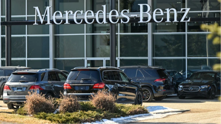 Mercedes-Benz продав автосалони великому канадському холдингу