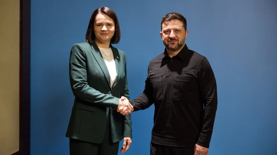 Zelenskyy encontra-se com o líder da oposição bielorrussa no exílio, Tsikhanouskaya