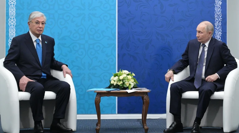 Токаєв сказав Путіну, що вже варто заморозити російську війну проти України