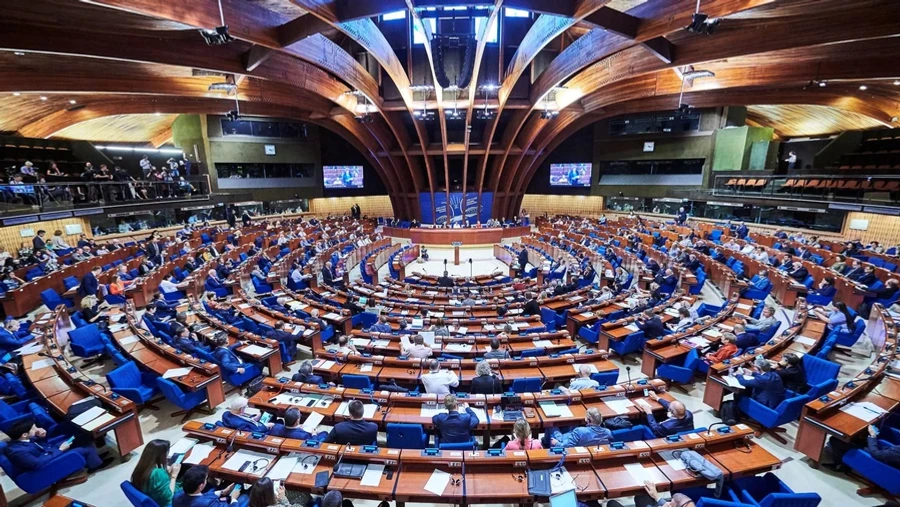 Assembleia do Conselho da Europa pede que ativos russos congelados sejam usados para compensar a Ucrânia