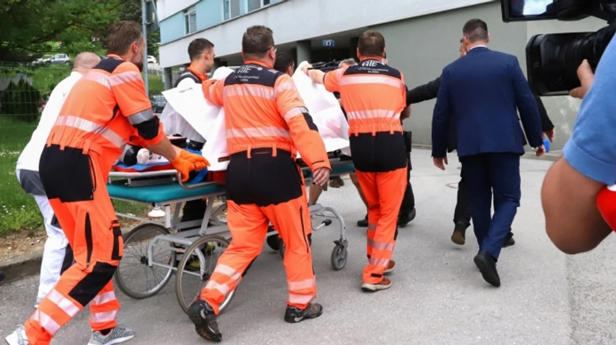 ЗМІ повідомили про успішну операцію Фіцо, потім спростували