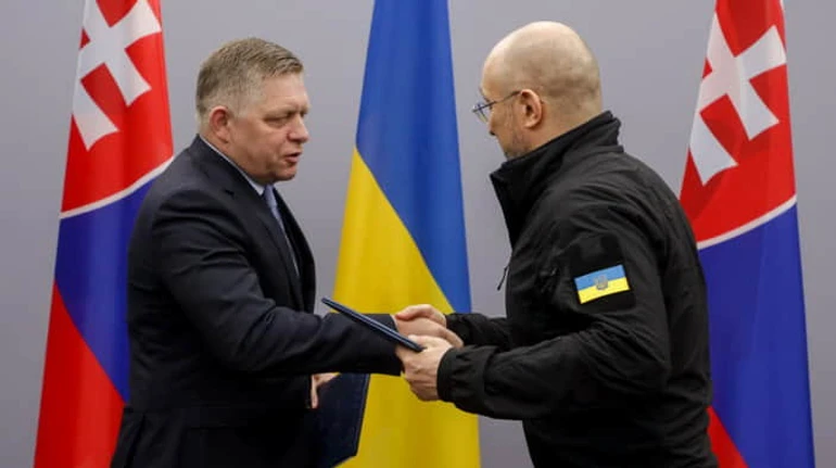 Сотрудничество на антиукраинском фоне: как Киев строит отношения со скандальным лидером Словакии